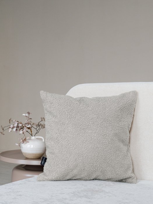 Декоративная подушка Bravo серого цвета - лучшие Декоративные подушки в INMYROOM