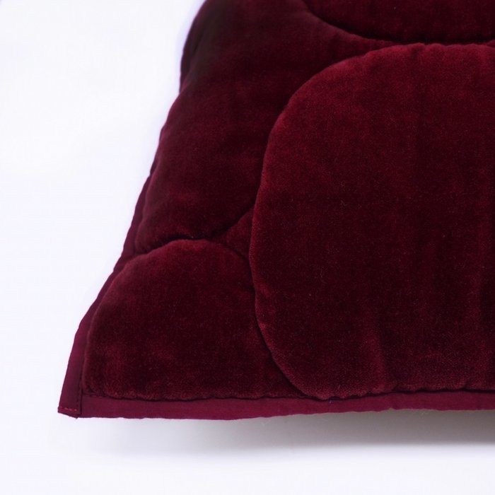 Бархатный чехол на подушку Хвойное утро бордового цвета - купить Декоративные подушки по цене 1990.0