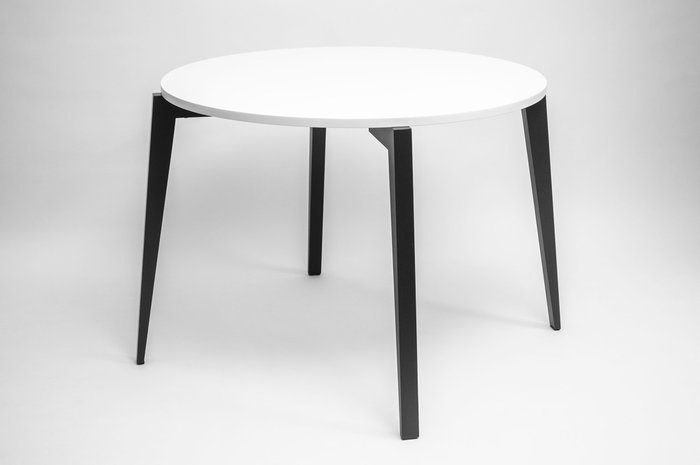 Обеденный стол Circus бело-черного цвета - лучшие Обеденные столы в INMYROOM