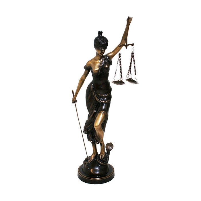 Статуэтка Van Roon Lady of Justice выполнена из состаренной бронзы