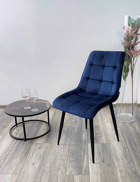 Стул Chic темно-синего цвета с черным каркасом - лучшие Обеденные стулья в INMYROOM