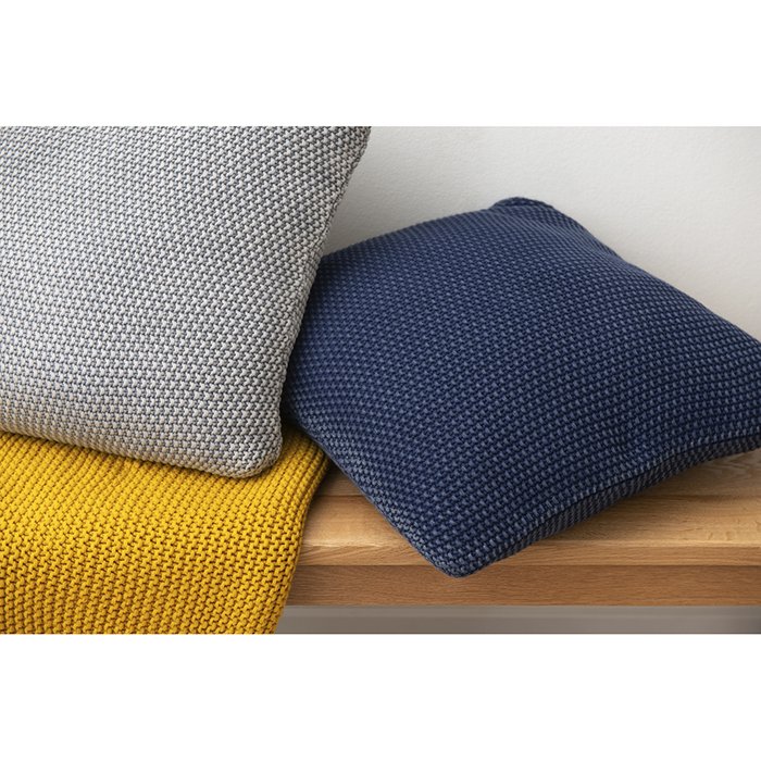 Подушка декоративная из стираного хлопка Essential 45х45 темно-синего цвета - лучшие Декоративные подушки в INMYROOM
