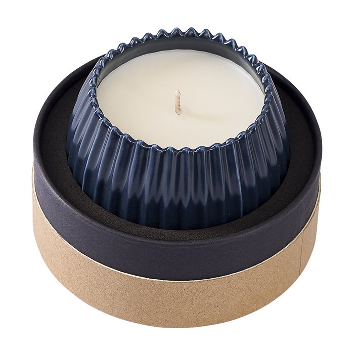 Свеча ароматическая Vetiver & black cypress синего цвета - купить Свечи по цене 2590.0
