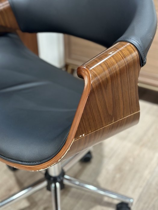 Офисное кресло Bend черно-коричневого цвета - лучшие Офисные кресла в INMYROOM