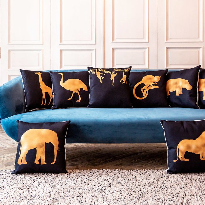 Интерьерная подушка Золотой страус 45х45 - лучшие Декоративные подушки в INMYROOM