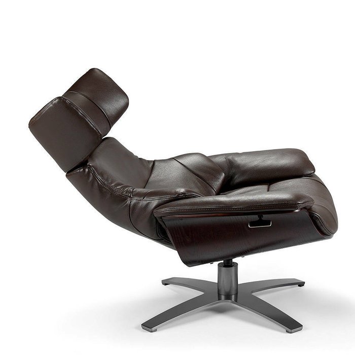 Поворотное кресло коричневого цвета с откидывающейся спинкой - лучшие Интерьерные кресла в INMYROOM