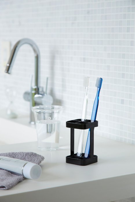 Подставка для зубных щеток Tower черного цвета - лучшие Стаканы и держатели для зубных щеток в INMYROOM