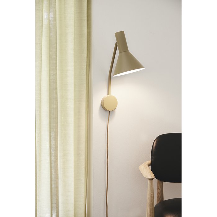 Лампа настенная Lyss оливкового цвета - лучшие Бра и настенные светильники в INMYROOM