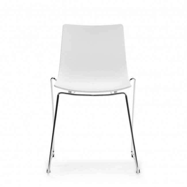 Стул Cafeteria белого цвета - лучшие Обеденные стулья в INMYROOM