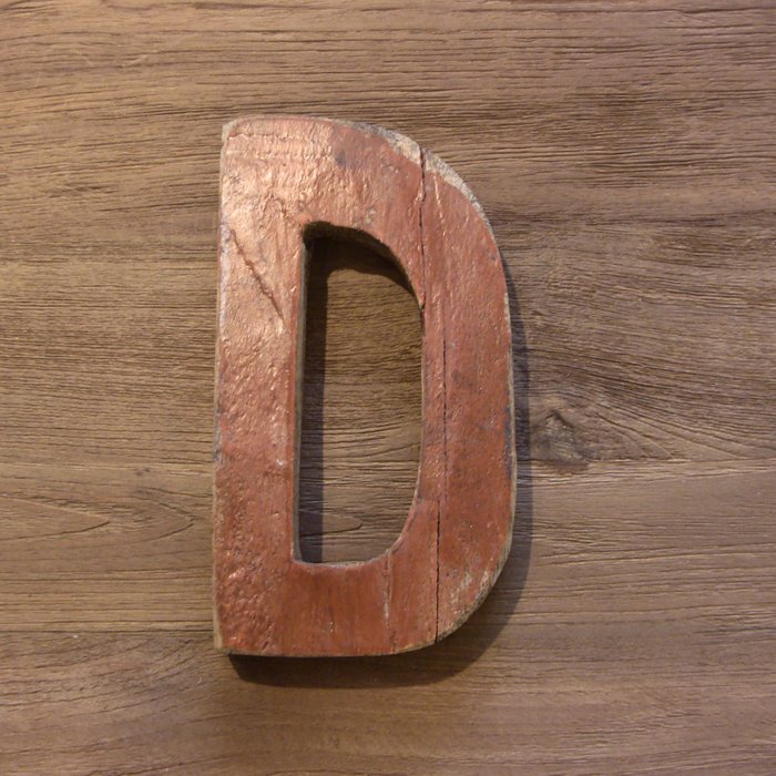 Декоративная буква (D)