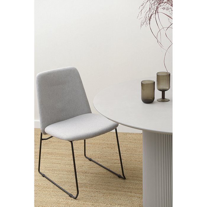 Стул Niels светло-серого цвета - купить Обеденные стулья по цене 6900.0