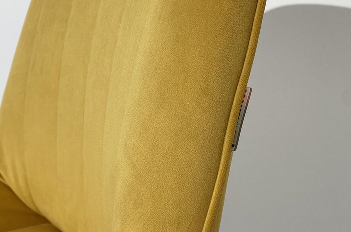 Стул Лари желтого цвета с белыми ножками - лучшие Обеденные стулья в INMYROOM