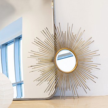 Настенное зеркало Сан-Сити золотого цвета - лучшие Настенные зеркала в INMYROOM