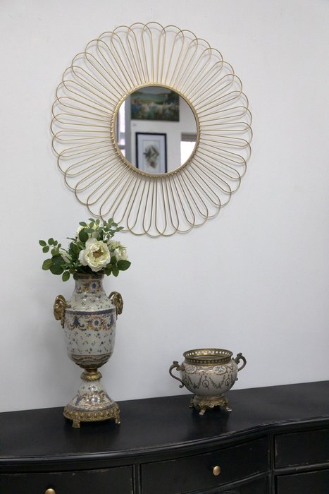 Зеркало настенное диаметр 68 в раме золотого цвета - лучшие Настенные зеркала в INMYROOM