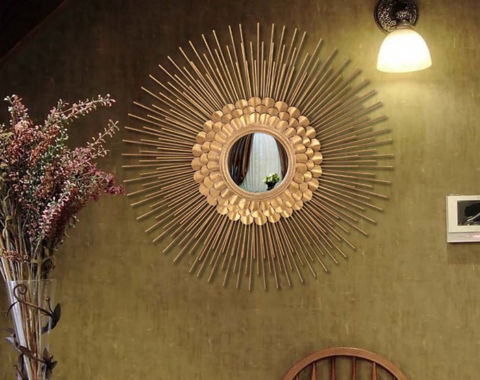 Настенное зеркало Pijy в декоративной раме золотого цвета - лучшие Настенные зеркала в INMYROOM
