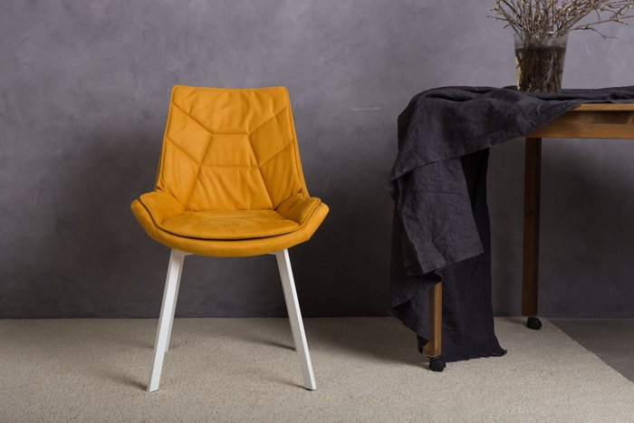 Стул с поворотным механизмов Capella горчичного цвета  - купить Обеденные стулья по цене 11490.0