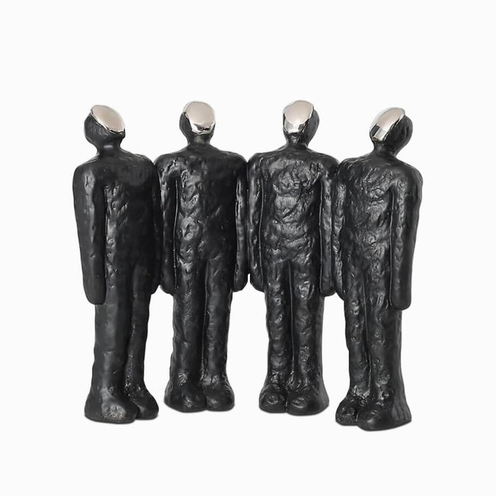 Статуэтка Figure