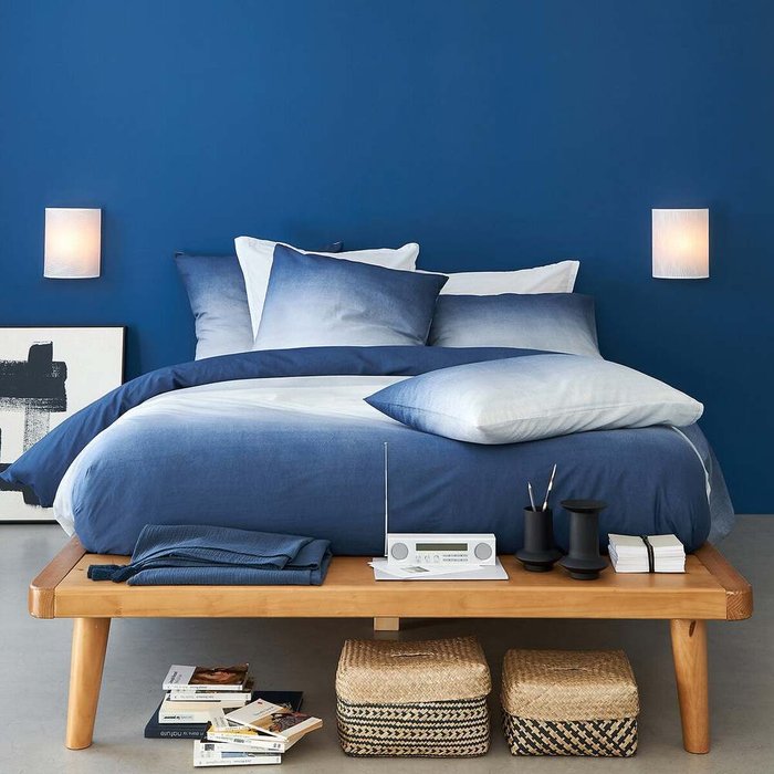 Кровать с платформой из массива сосны и кроватным основанием Jimi 140x190 бежевого цвета - купить Кровати для спальни по цене 44183.0