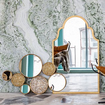Декоративное настенное зеркало Варьете золотого цвета - лучшие Настенные зеркала в INMYROOM