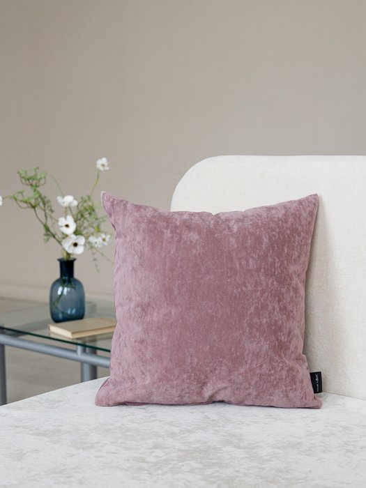 Декоративная подушка Opera 45х45 лилового цвета - лучшие Декоративные подушки в INMYROOM