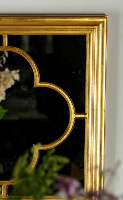 Зеркало настенное в деревянной раме золотого цвета - лучшие Настенные зеркала в INMYROOM