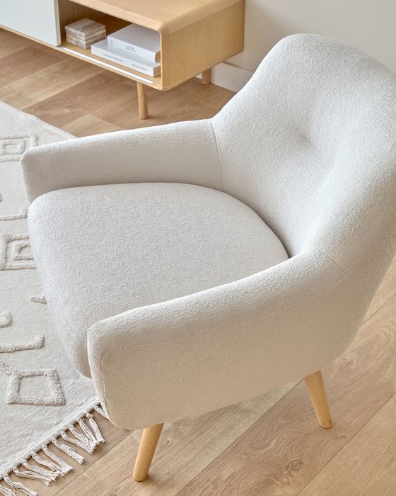 Кресло Candelaиз белого цвета - лучшие Интерьерные кресла в INMYROOM