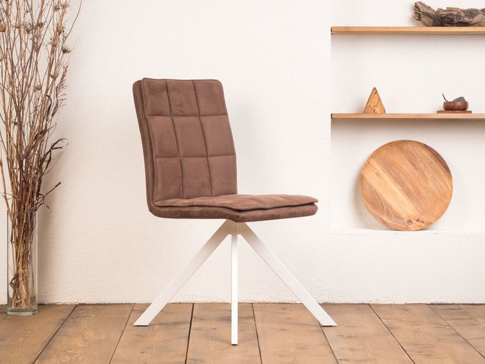 Стул с поворотным механизмом Vela коричневого цвета  - купить Обеденные стулья по цене 11490.0