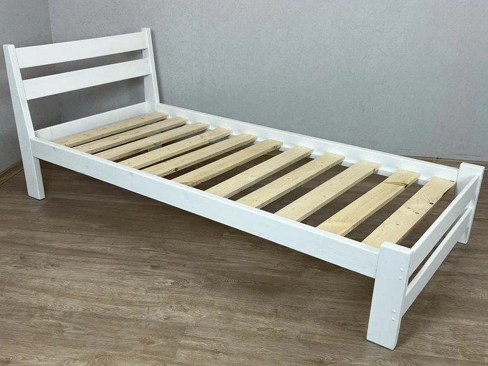 Кровать односпальная Мишка сосновая усиленная 90х190 белого цвета - лучшие Кровати для спальни в INMYROOM