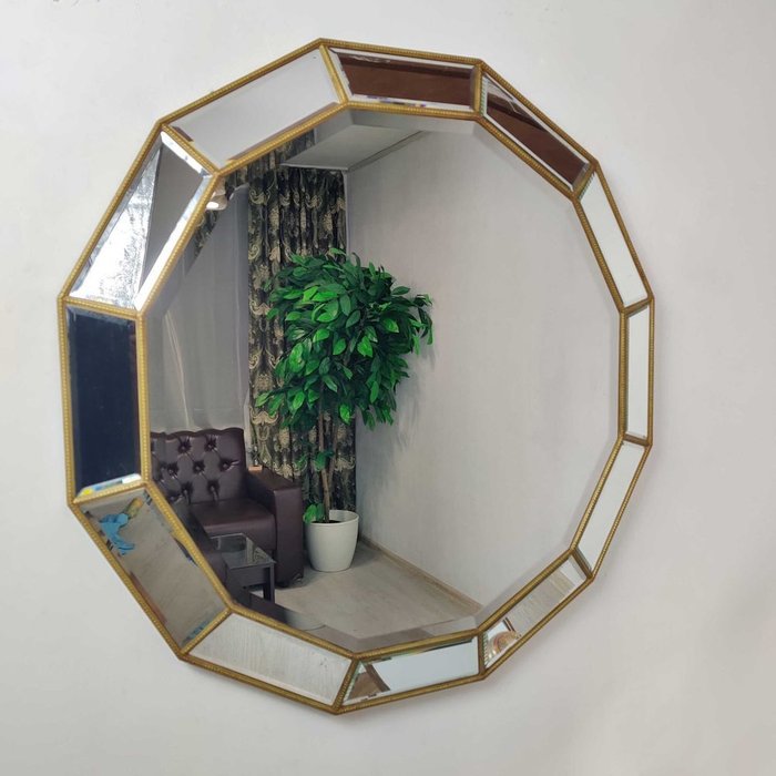 Настенное зеркало Faust 90x90 в раме золотого цвета - лучшие Настенные зеркала в INMYROOM