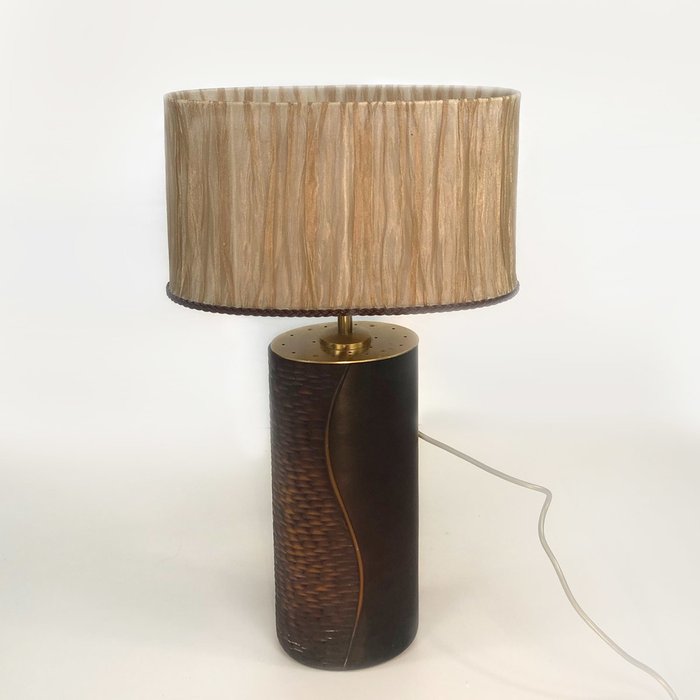 Настольная лампа с абажуром из плиссированной ткани - купить Настольные лампы по цене 140910.0