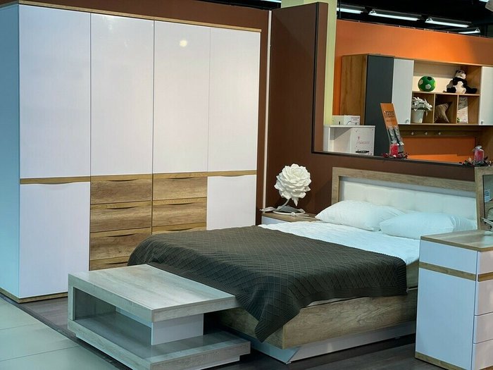 Шкаф Николь-Люкс с ящиками бело-коричневого цвета - лучшие Шкафы распашные в INMYROOM
