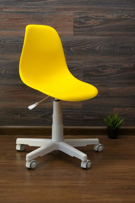 Кресло Смузи желто-белого цвета - лучшие Офисные кресла в INMYROOM