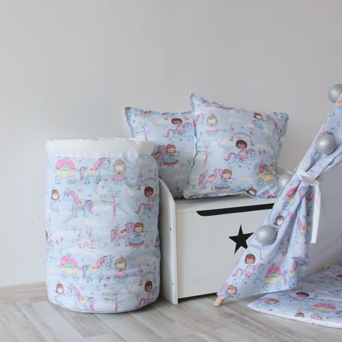 Декоративная подушка Princess&Unicorn из хлопка - лучшие Декоративные подушки в INMYROOM