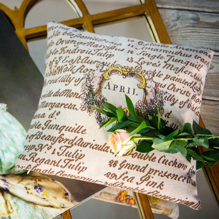 Декоративная подушка «12 месяцев цветения», версия Апрель - лучшие Декоративные подушки в INMYROOM