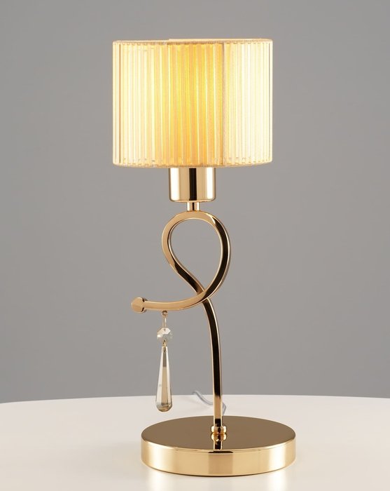 Настольная лампа Chilly золотистого цвета - купить Настольные лампы по цене 4290.0