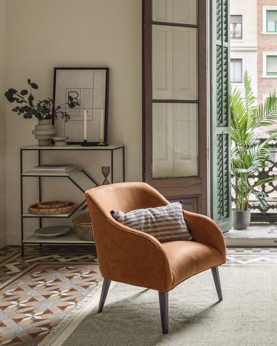 Кресло Lobby коричневого цвета на деревянных ножках - лучшие Интерьерные кресла в INMYROOM