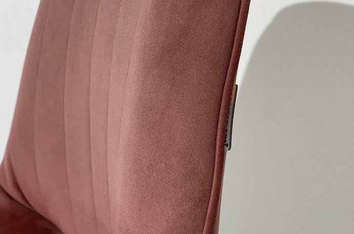Стул Лари коричнево-розового цвета с белыми ножками - купить Обеденные стулья по цене 6580.0