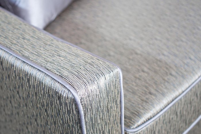 Диван двухместный из серой ткани  (с подушками) - лучшие Прямые диваны в INMYROOM
