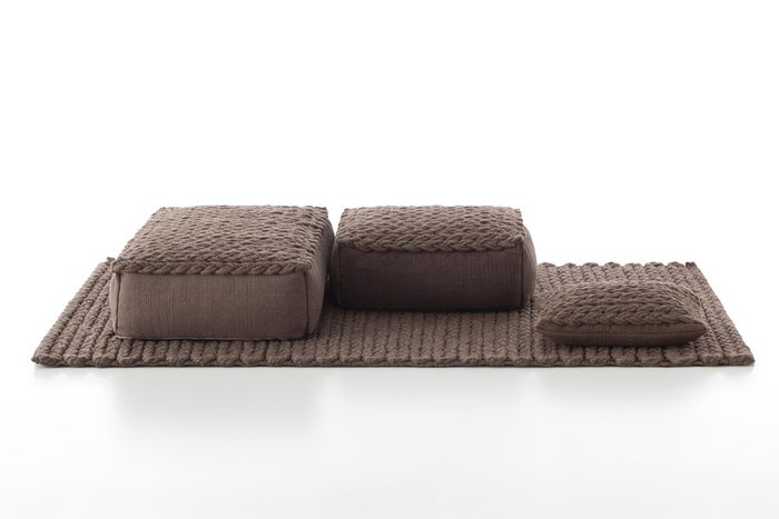 Подушки Trenzas коричневого цвета - купить Декоративные подушки по цене 11990.0