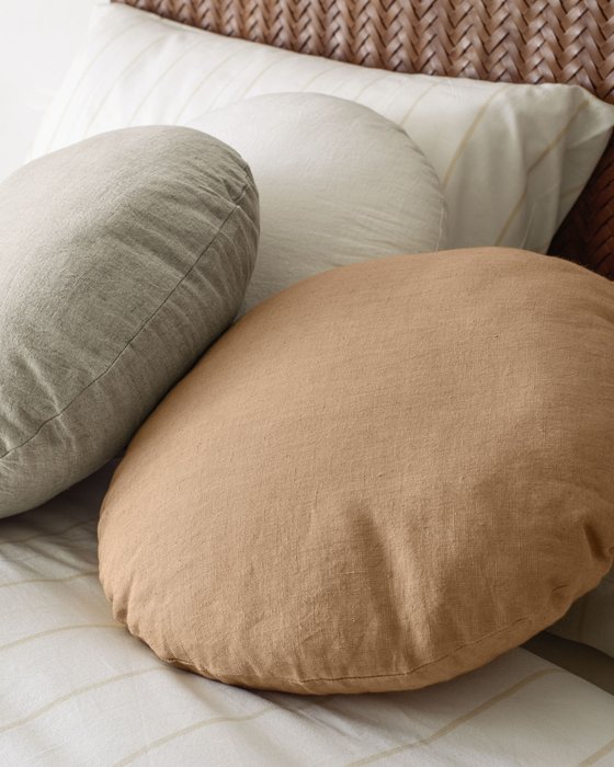Круглая подушка Zz Filler белого цвета 45 см - лучшие Декоративные подушки в INMYROOM