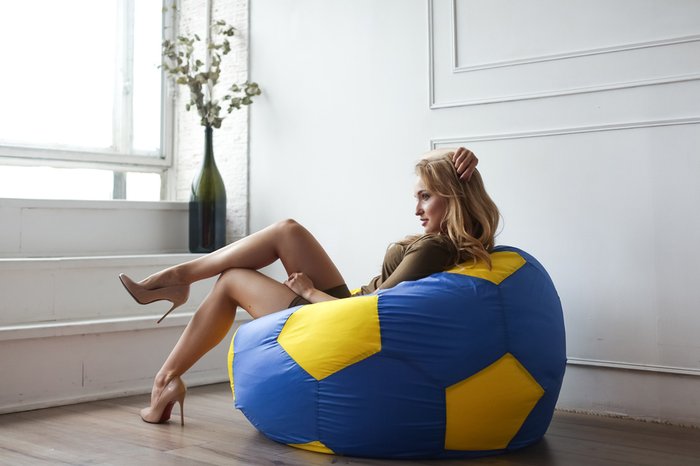 Кресло Мяч желто-синего цвета - лучшие Бескаркасная мебель в INMYROOM
