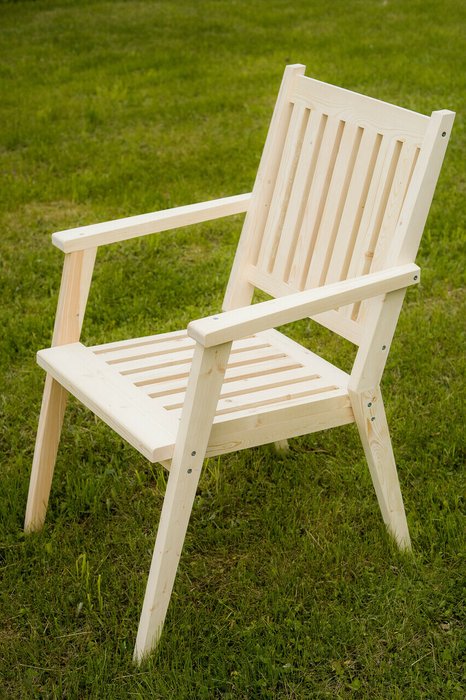 Кресло садовое с подлокотниками из массива ели - купить Садовые стулья по цене 5280.0
