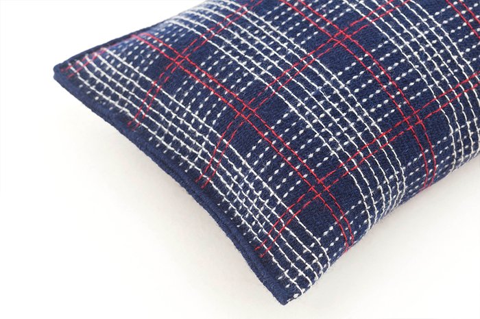 Подушка lan Indigo синего цвета - купить Декоративные подушки по цене 13990.0