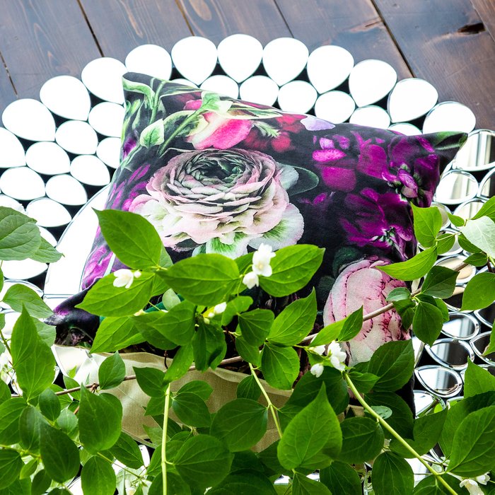 Декоративная подушка Sweet Lilac с чехлом  - купить Декоративные подушки по цене 2000.0