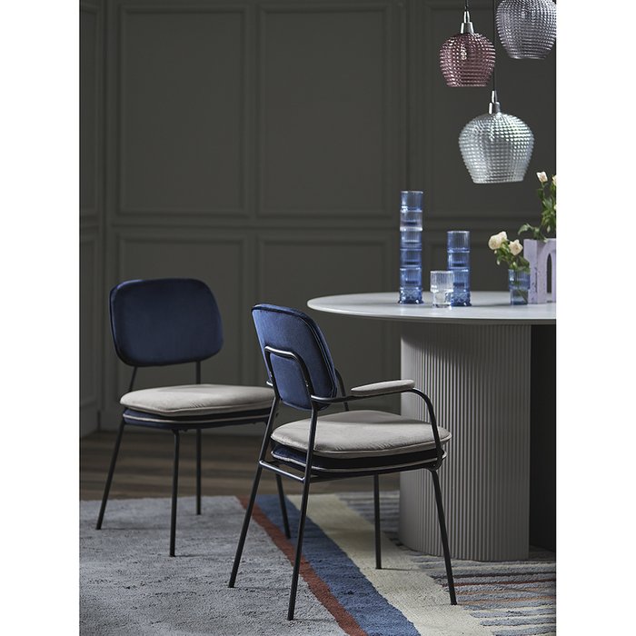 Стул с подлокотниками Pea темно-синево-бежевого цвета - лучшие Обеденные стулья в INMYROOM