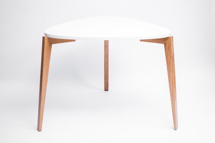 Стол обеденный Triple бело-коричневого цвета - купить Обеденные столы по цене 27982.0