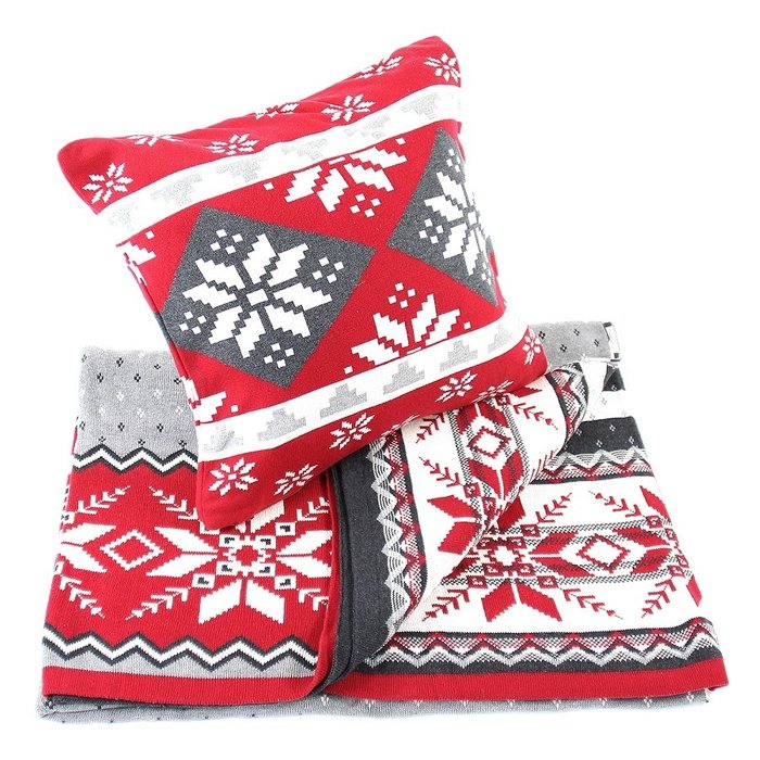 Подушка с орнаментом christmas story из хлопка - лучшие Декоративные подушки в INMYROOM