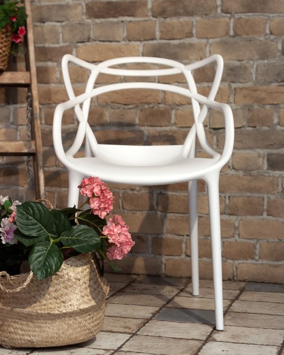 Стул  с подлокотниками белого цвета - лучшие Обеденные стулья в INMYROOM