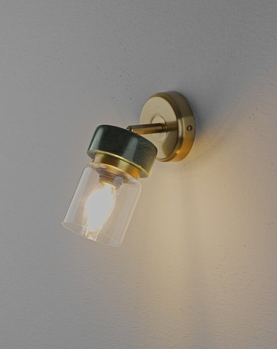 Спот Almero V11821-1W прозрачно-золотого цвета - купить Накладные споты по цене 2601 Спот Almero V11821-1W прозрачно-золотого цвета - купить Накладные споты по цене 2601