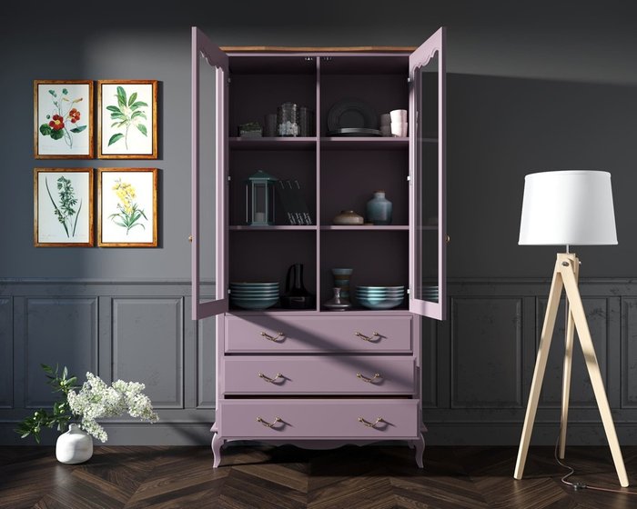 Шкаф для посуды высокий Leontina Lavanda фиолетового цвета - лучшие Шкафы витринные в INMYROOM